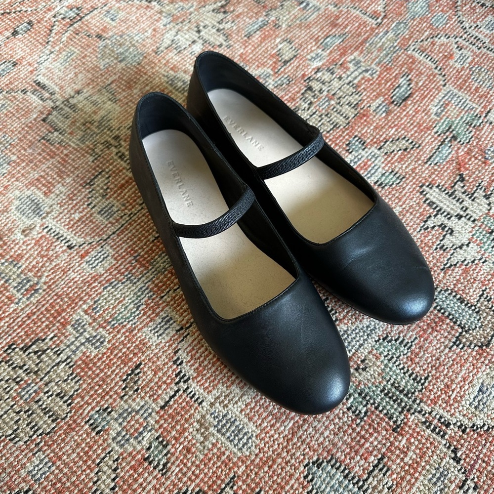 Leather Mary Jane flats in black